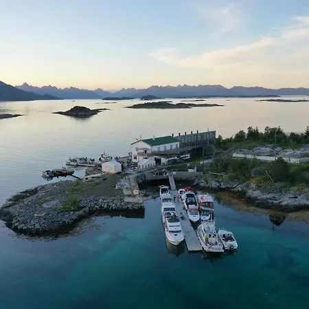 Bed & Breakfast Risvaer Brygger