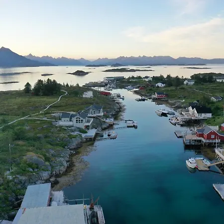 Bed & Breakfast Risvaer Brygger